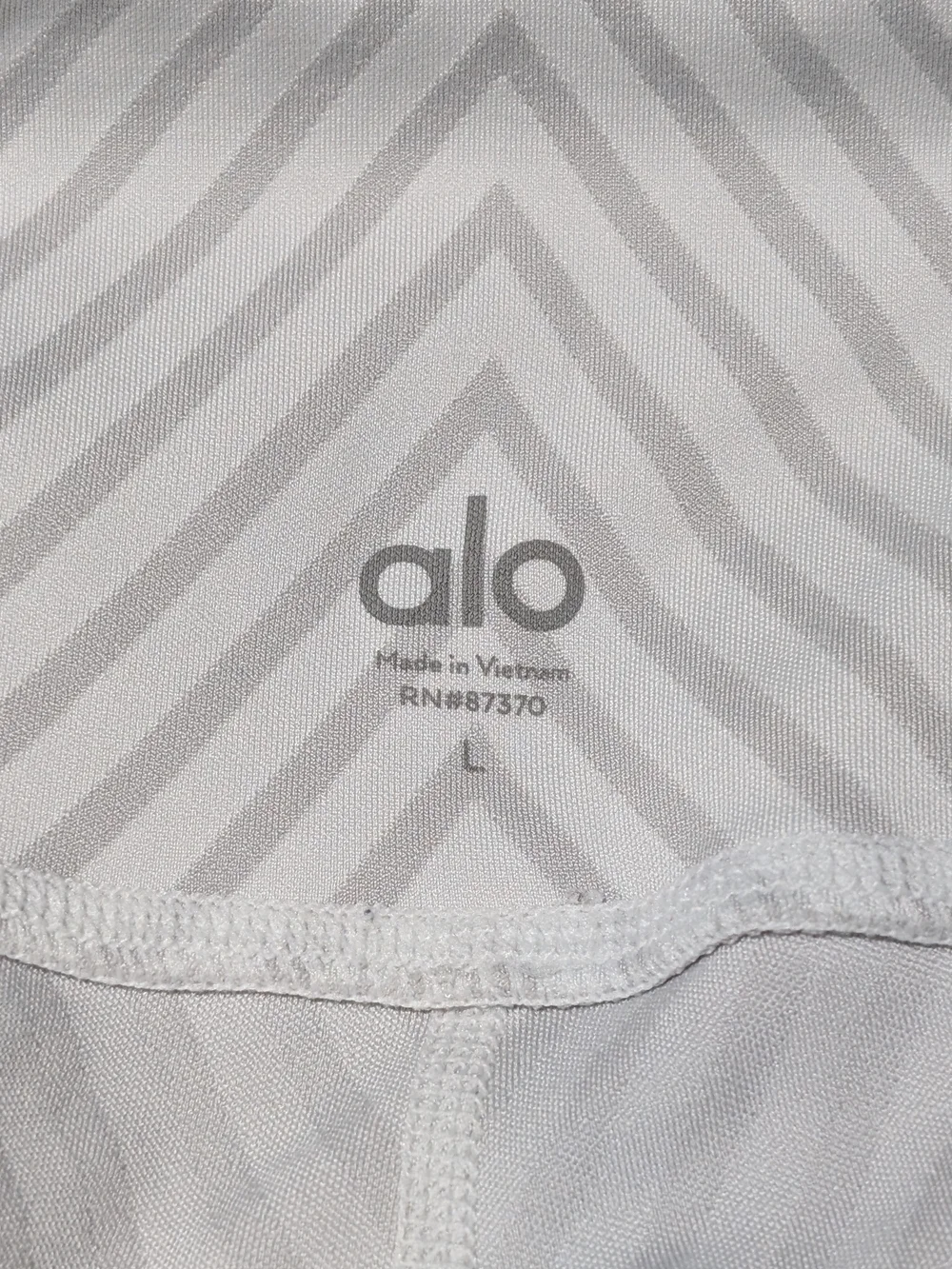 ALO Yoga | Santa Fe Airbrush Crop Leggings | Size Large | White & Gray